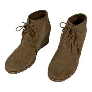 Toms Desert Tan Lace Up Wedge Suede Booties Ladies Size 9 Neutral